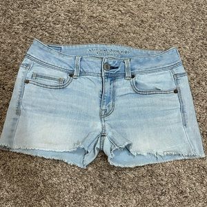 American Eagle 🦅 Light Wash Cut Off Denim Jean Shorts Size 4